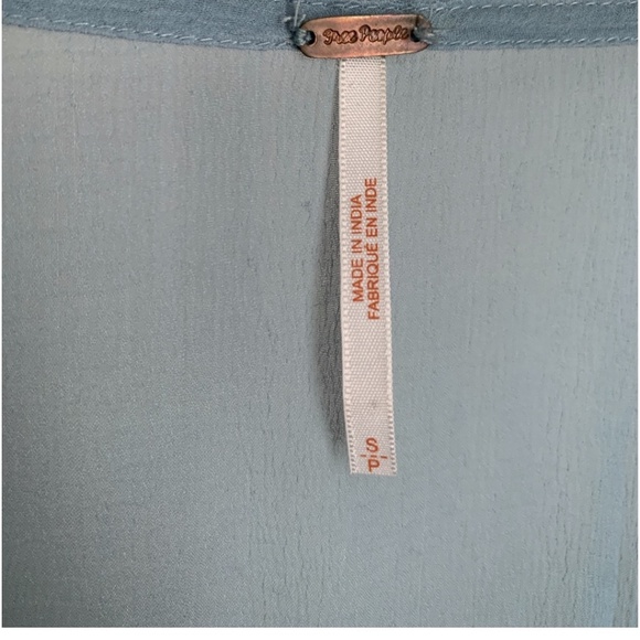 Free People Women's Shirt Size Small Light Blue Smocked with Match Under Top - Picture 5 of 6